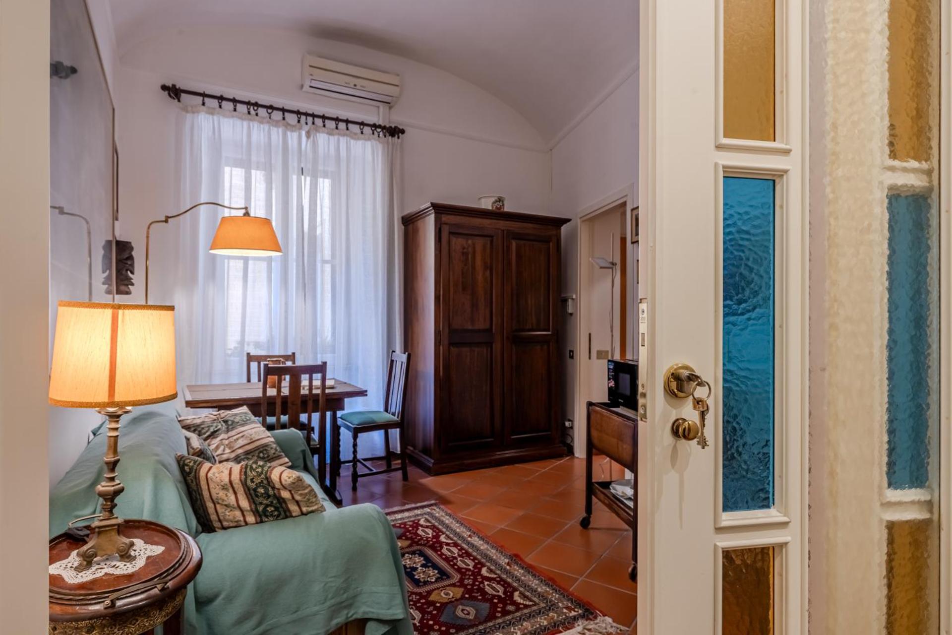 Your Cozy Place At The Vatican Apartment
